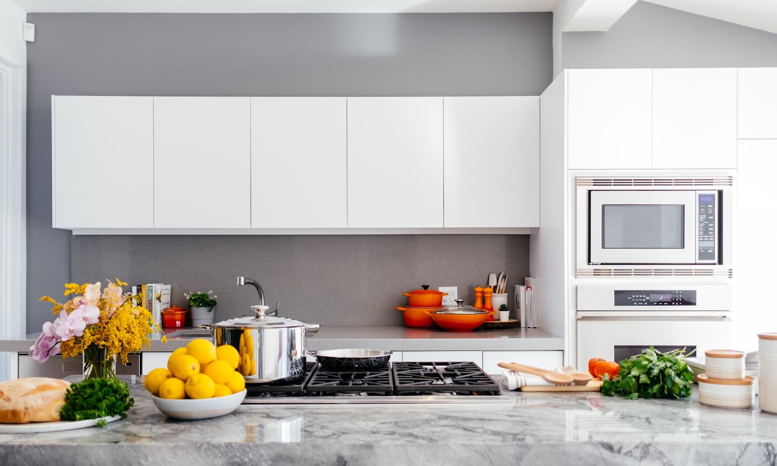 Modern modular kitchen by SpaceSaaj